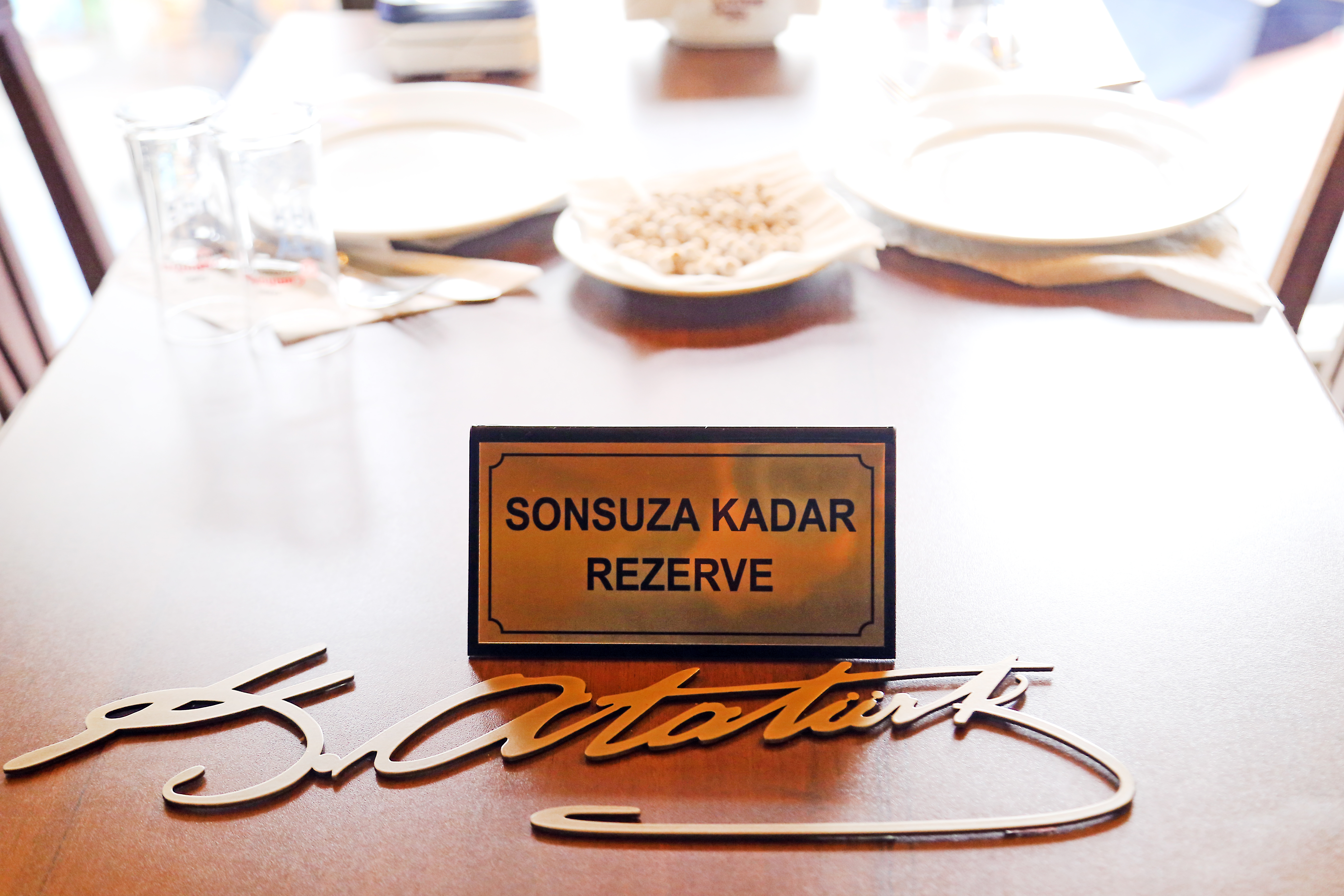 Atatürk'ün Masası Sonsuza Kadar Rezerve Edilmiştir.